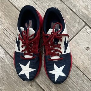 Brooks Navy and White Star Sneakers women size  8.. or men’s 6.5